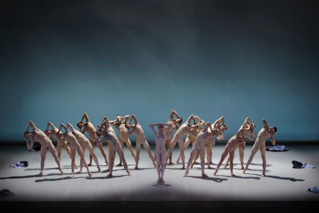 ERRENTERIA

Avant de clôturer le mois de tournée à Arcachon, les danseurs se rendront à Errenteria, toujours dans le cadre du Temps d'Aimer pour une représentation du programme Soirée de ballets, le 14 septembre à 19h au théâtre LekuOna Fabrika. 

© Stéphane Bellocq